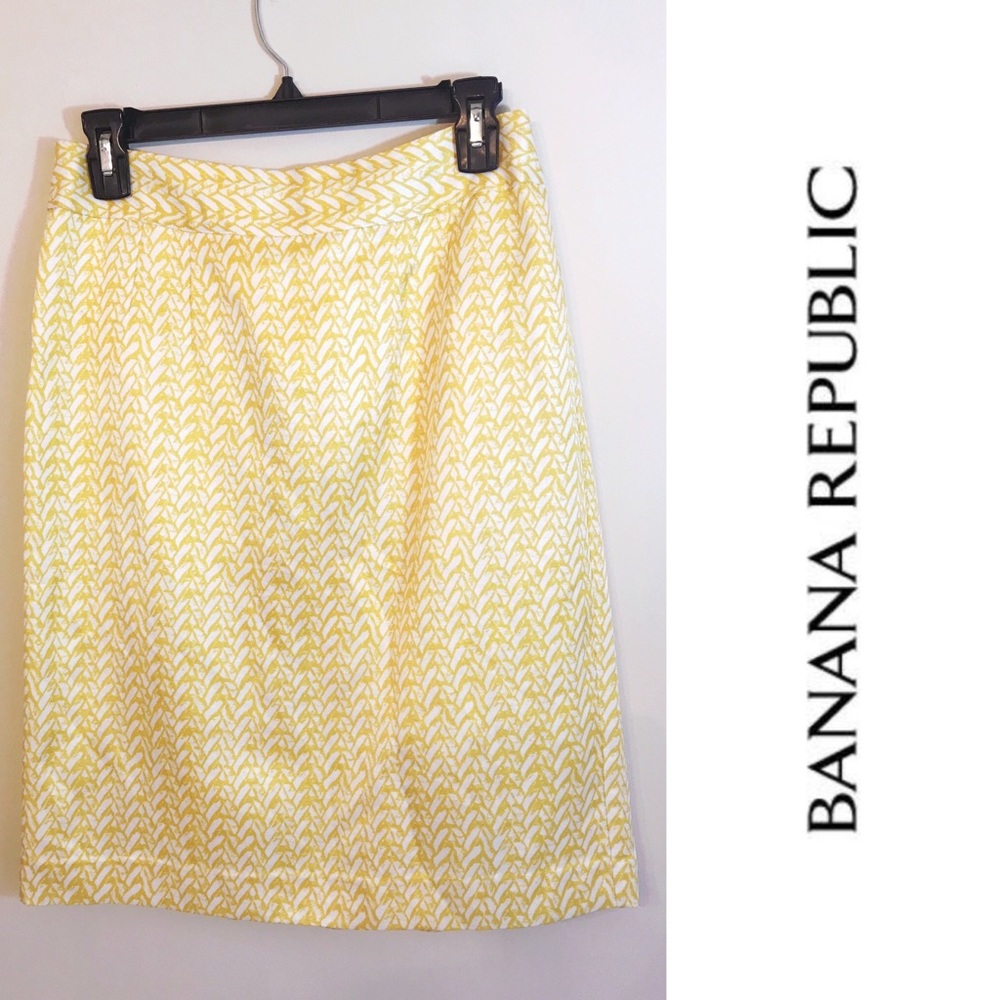 Banana Republic Pencil Skirt in Size 8